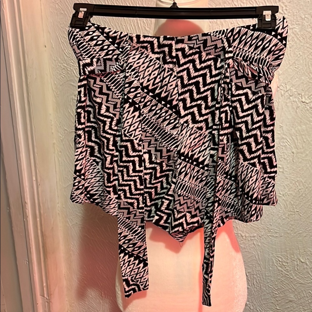 Black and White Zigzag Patterned Shorts